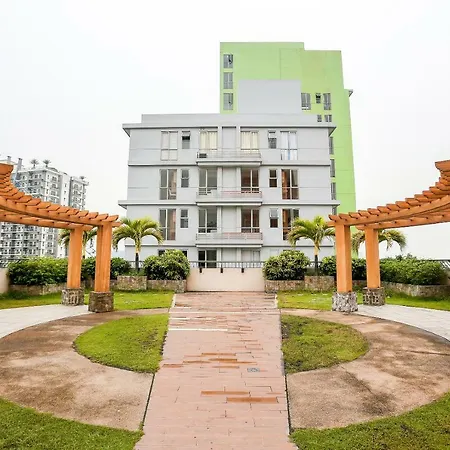 Oyo 215 Sunshine City Suites